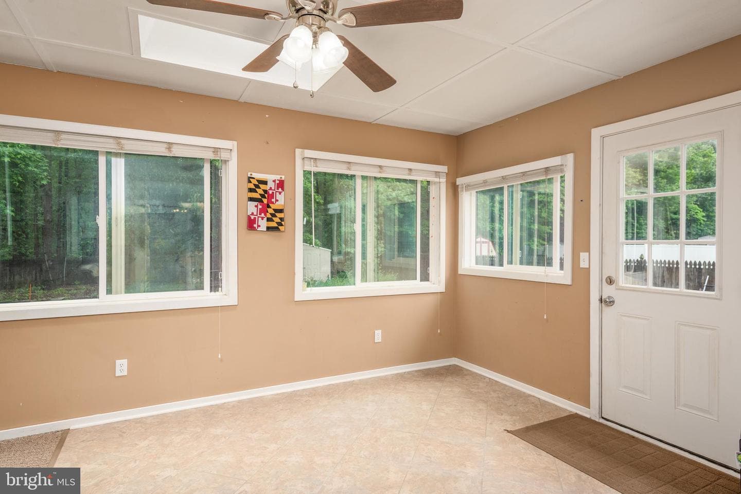 335 Larch Place photo 19