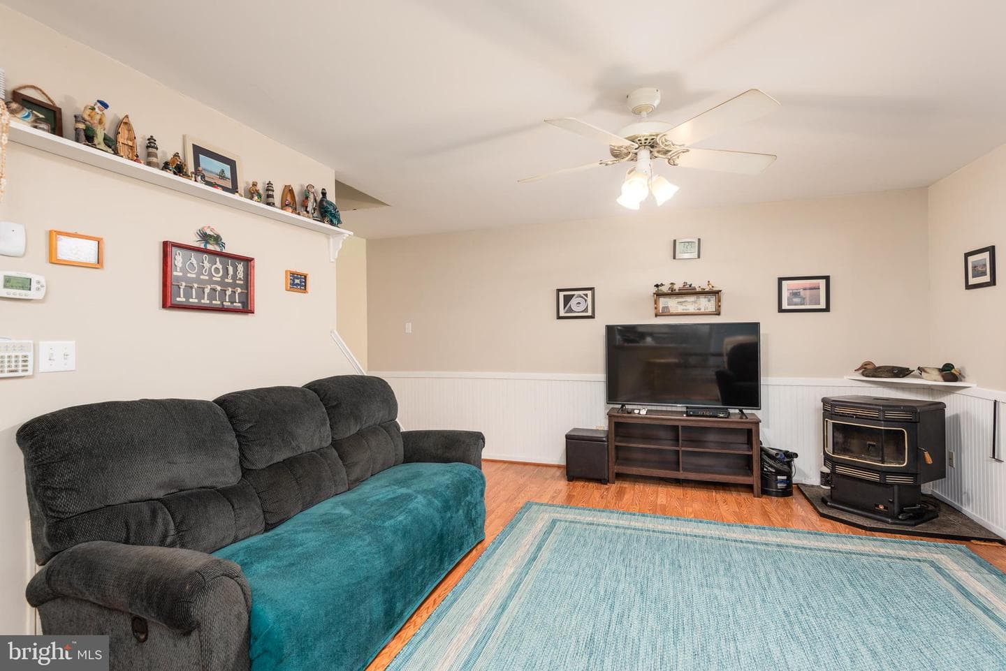 335 Larch Place photo 20