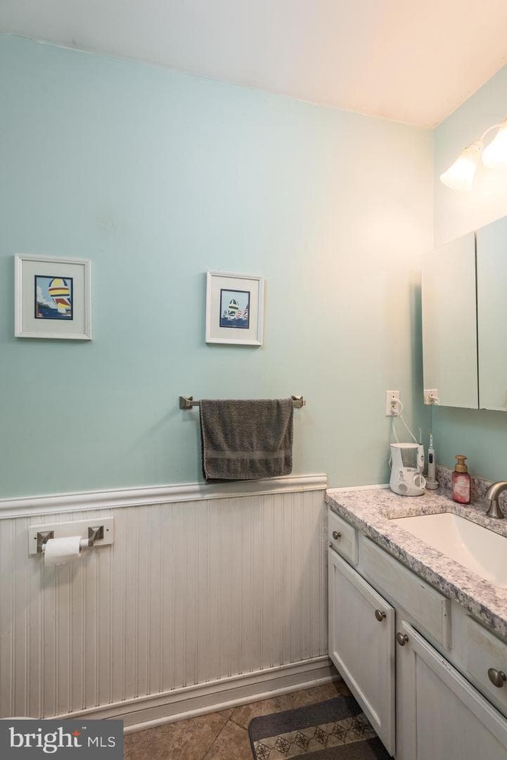 335 Larch Place photo 22