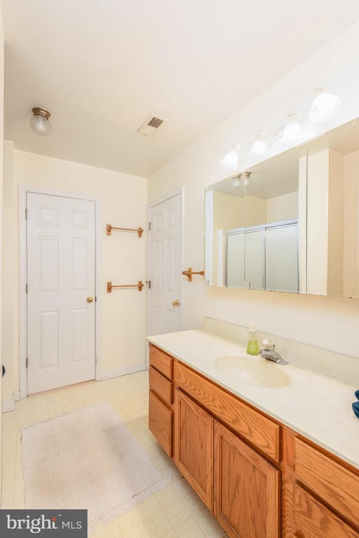 335 Larch Place photo 25