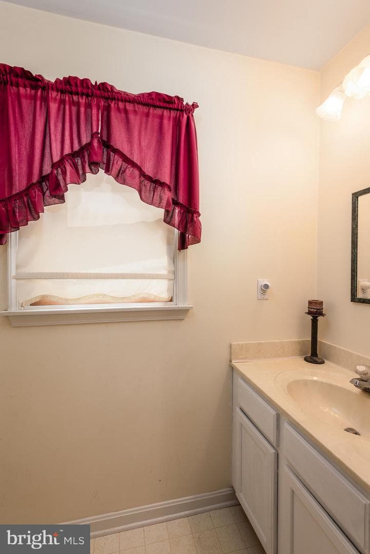 335 Larch Place photo 26