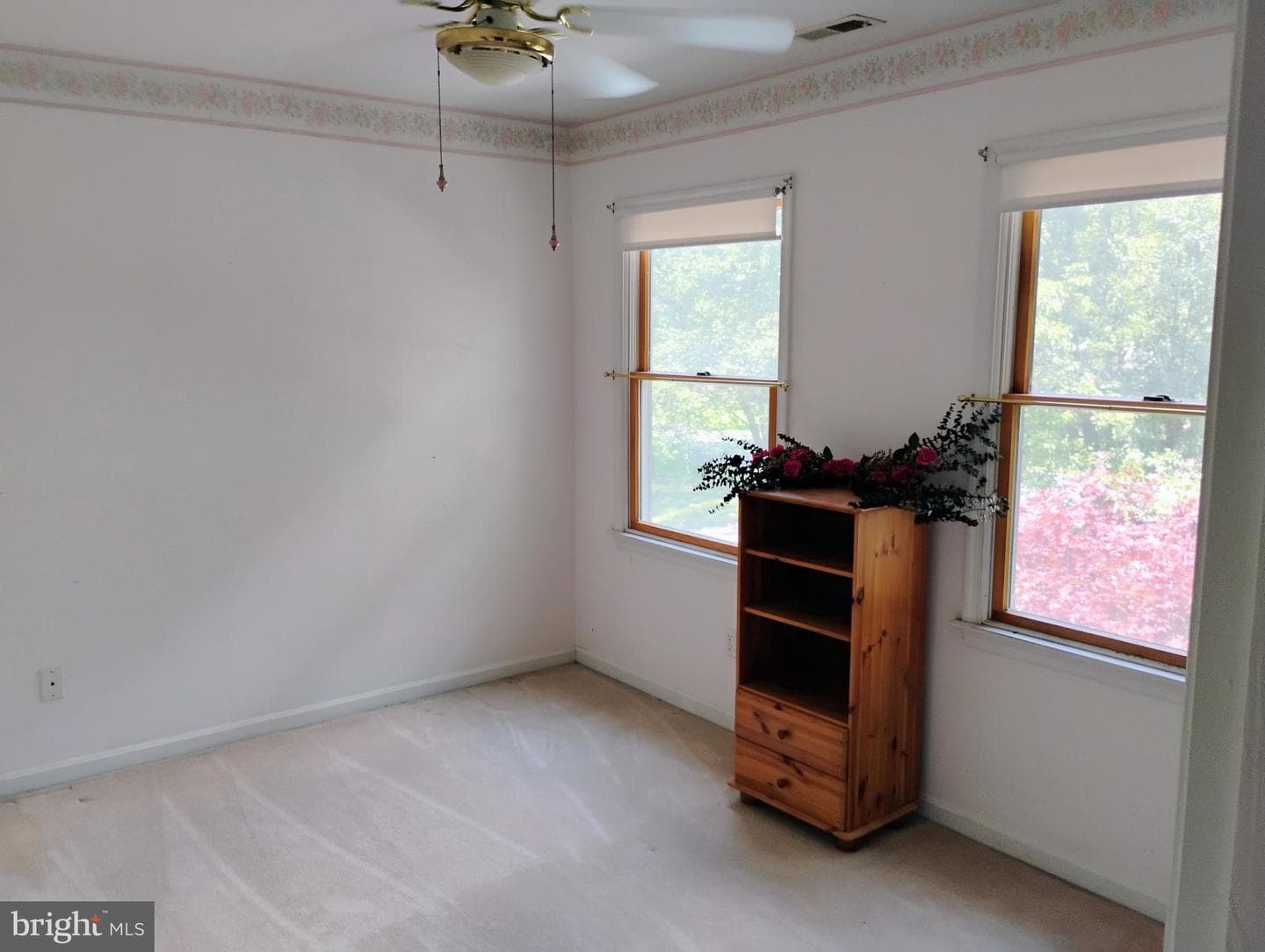 335 Larch Place photo 30