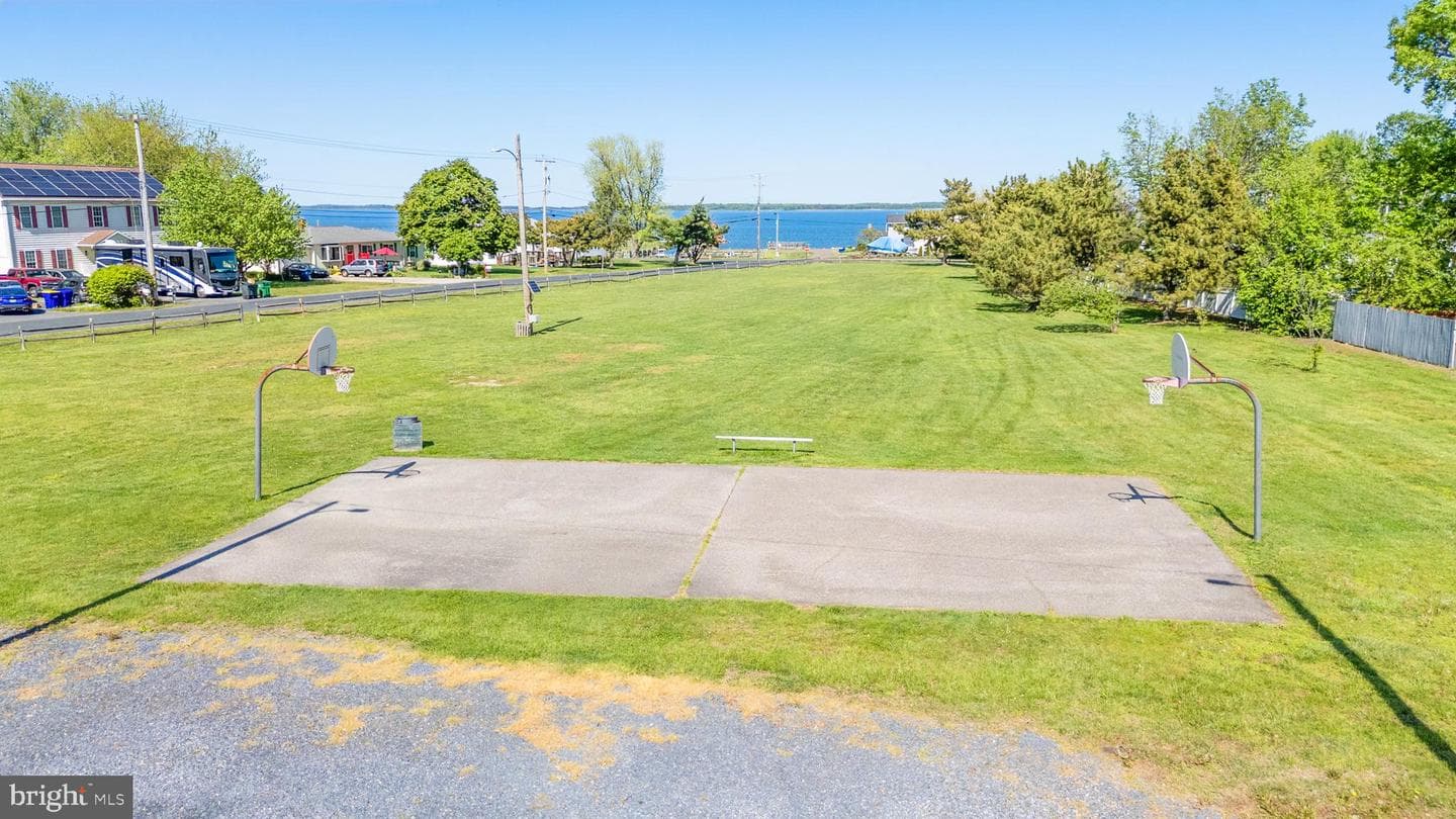 335 Larch Place photo 48