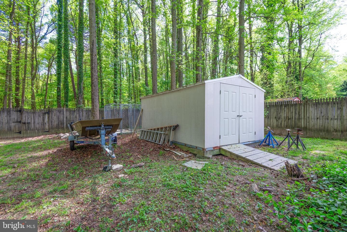 335 Larch Place photo 8