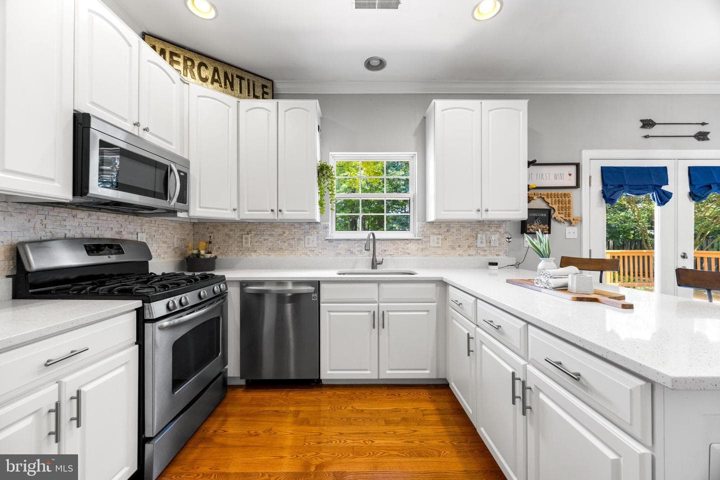 412 Hanna Court photo 10
