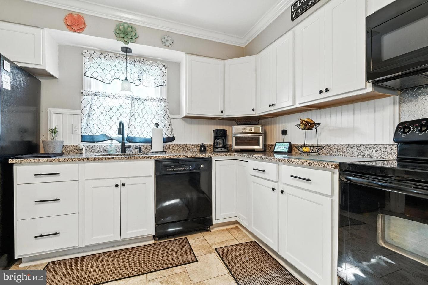 104 Thompson Avenue photo 11