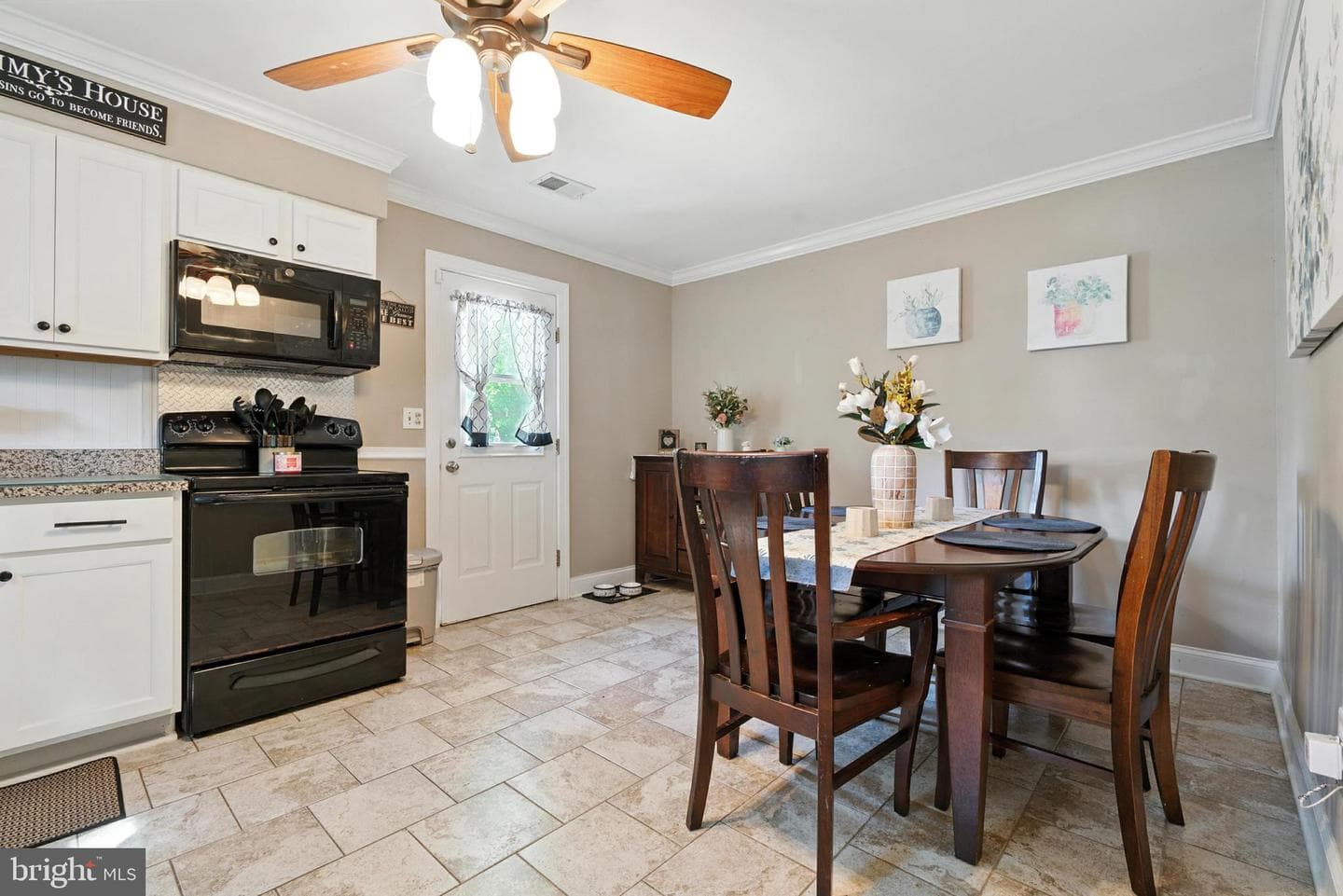 104 Thompson Avenue photo 13