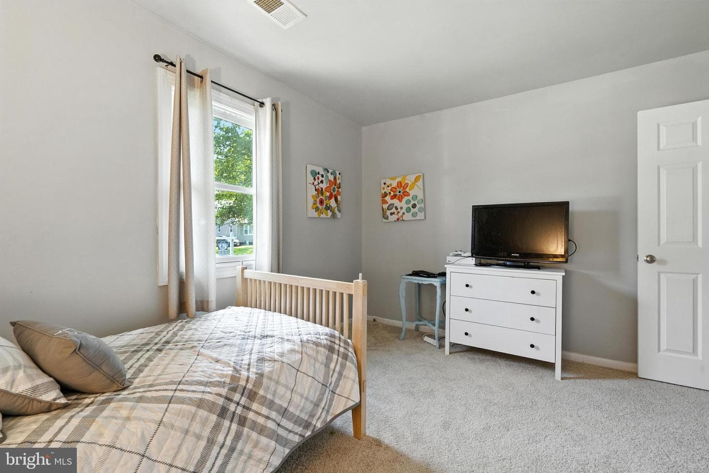 104 Thompson Avenue photo 14