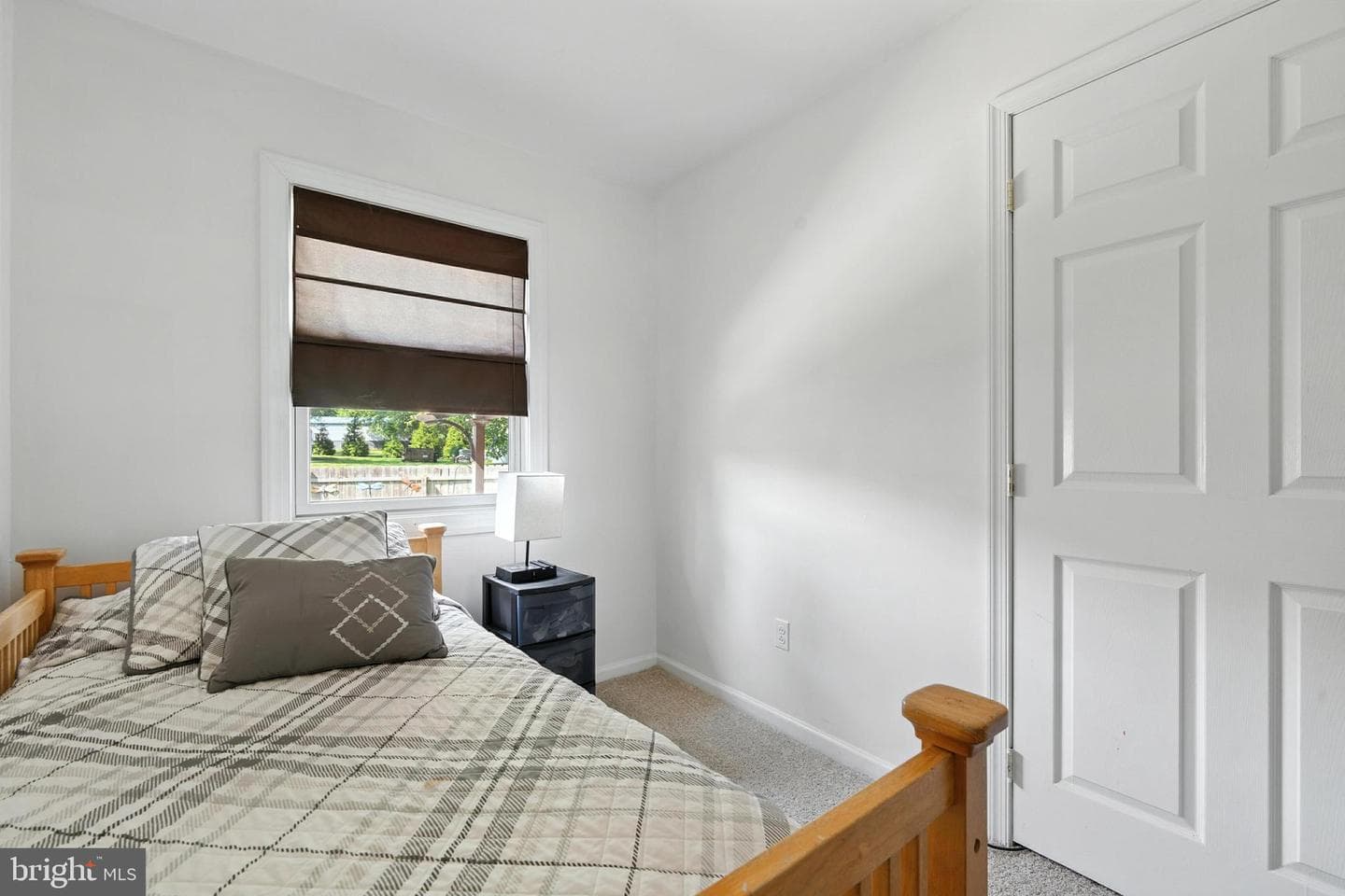 104 Thompson Avenue photo 16