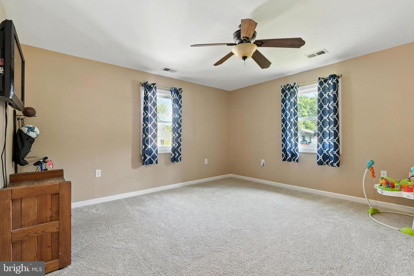 104 Thompson Avenue photo 18