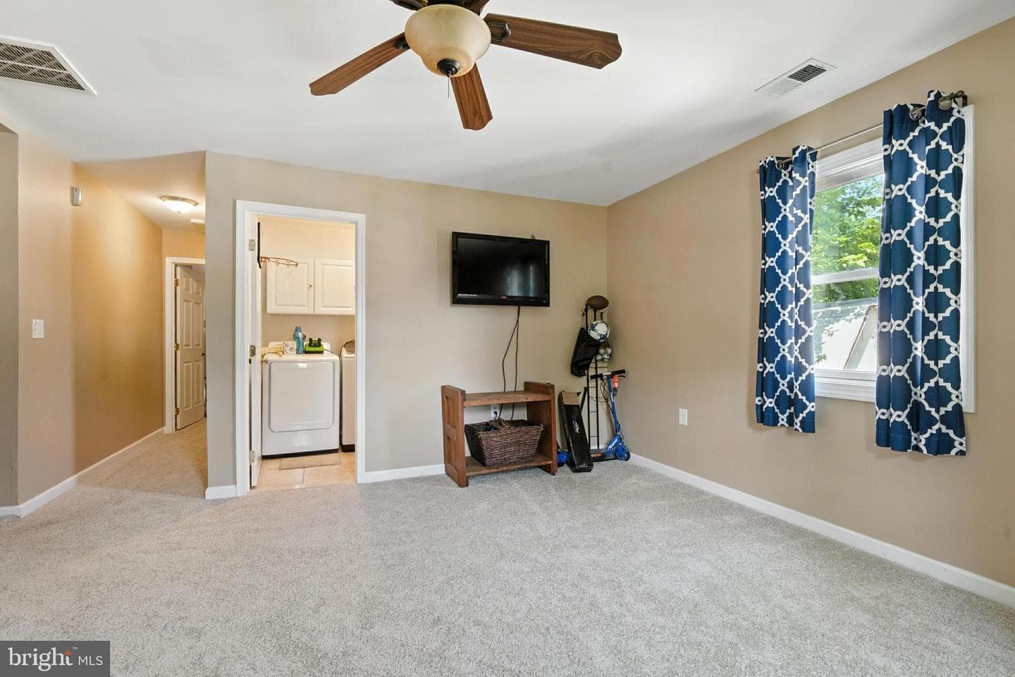 104 Thompson Avenue photo 19