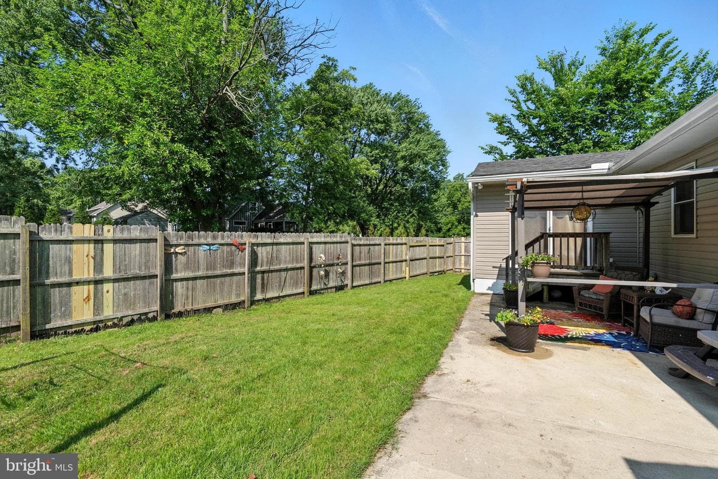 104 Thompson Avenue photo 23
