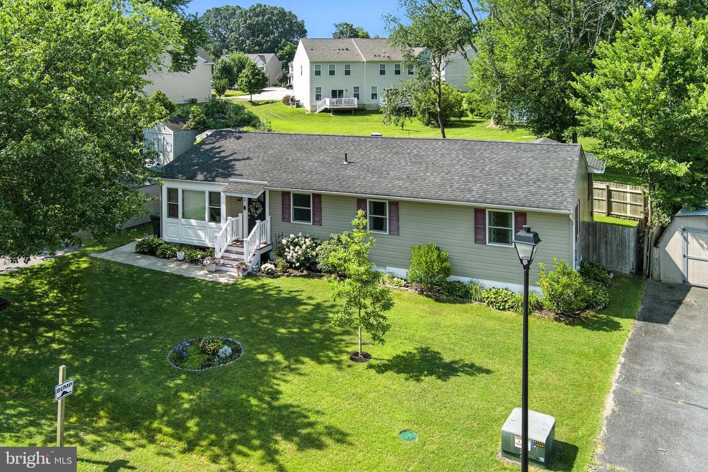 104 Thompson Avenue photo 3