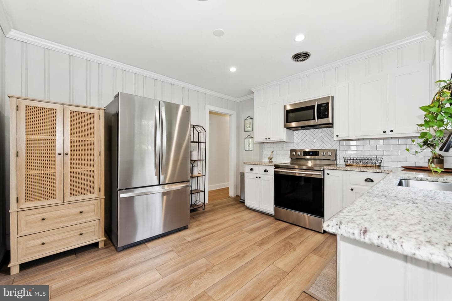 332 Holly Street photo 16