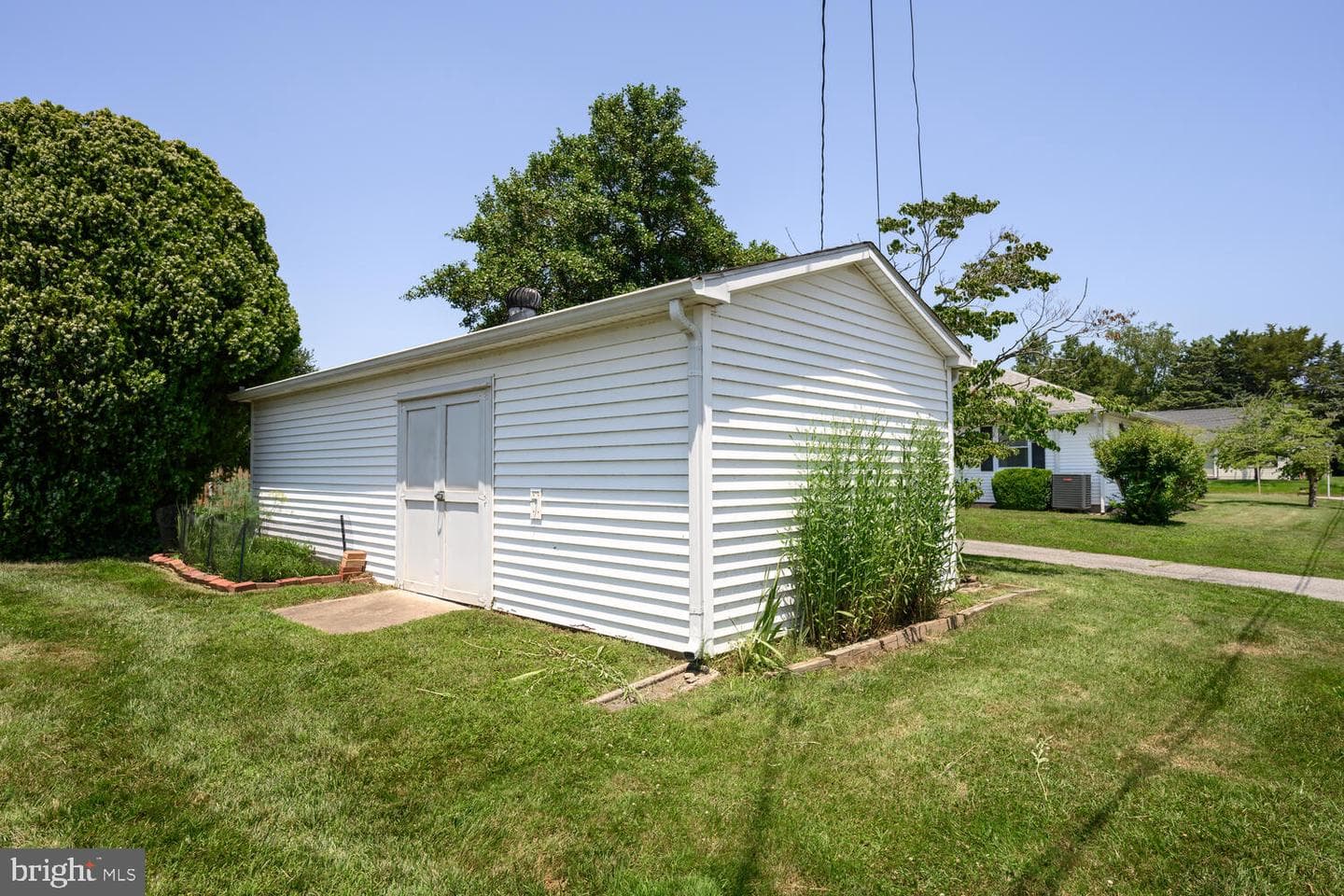 332 Holly Street photo 32
