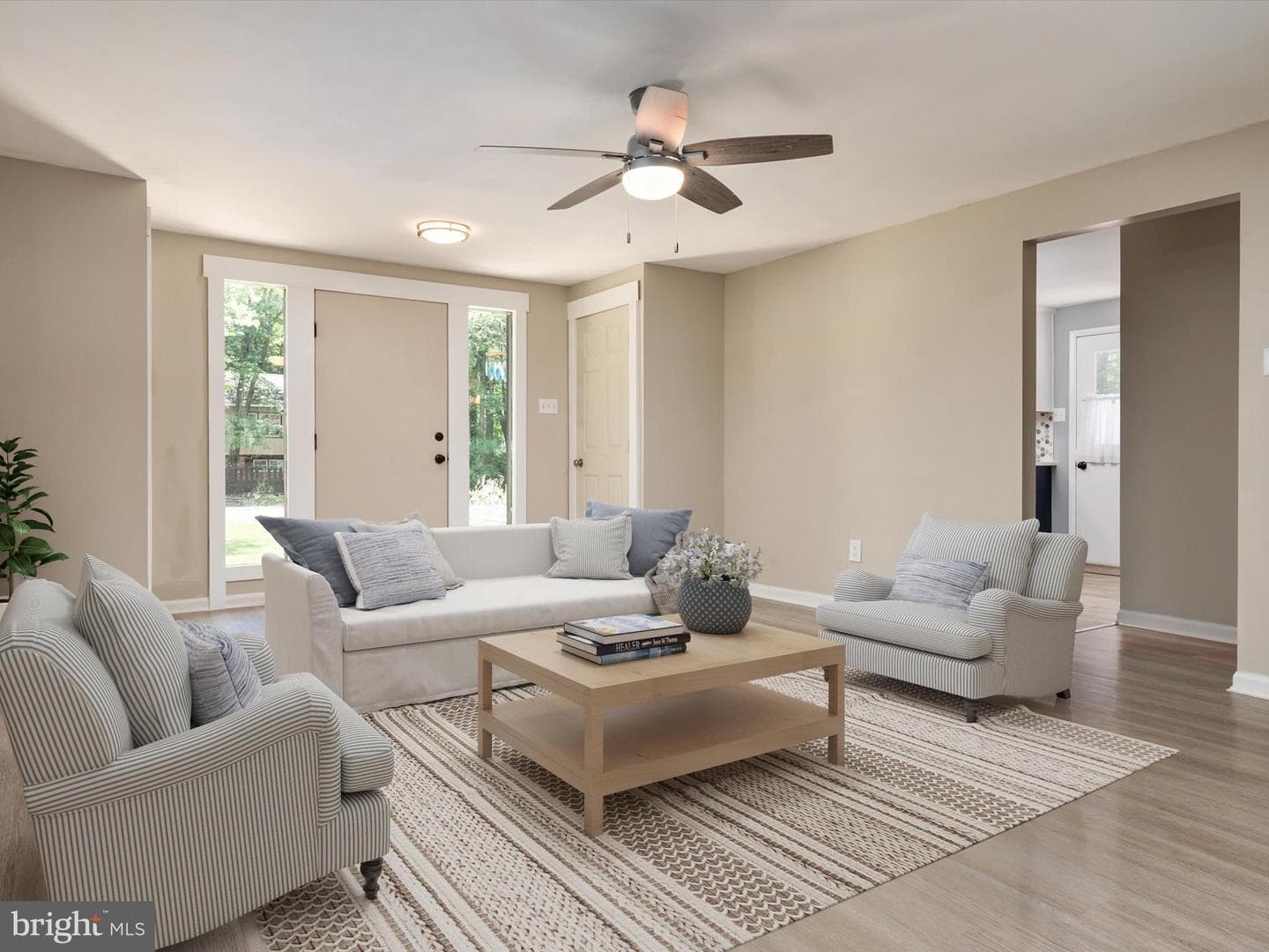 312 William Way photo 4