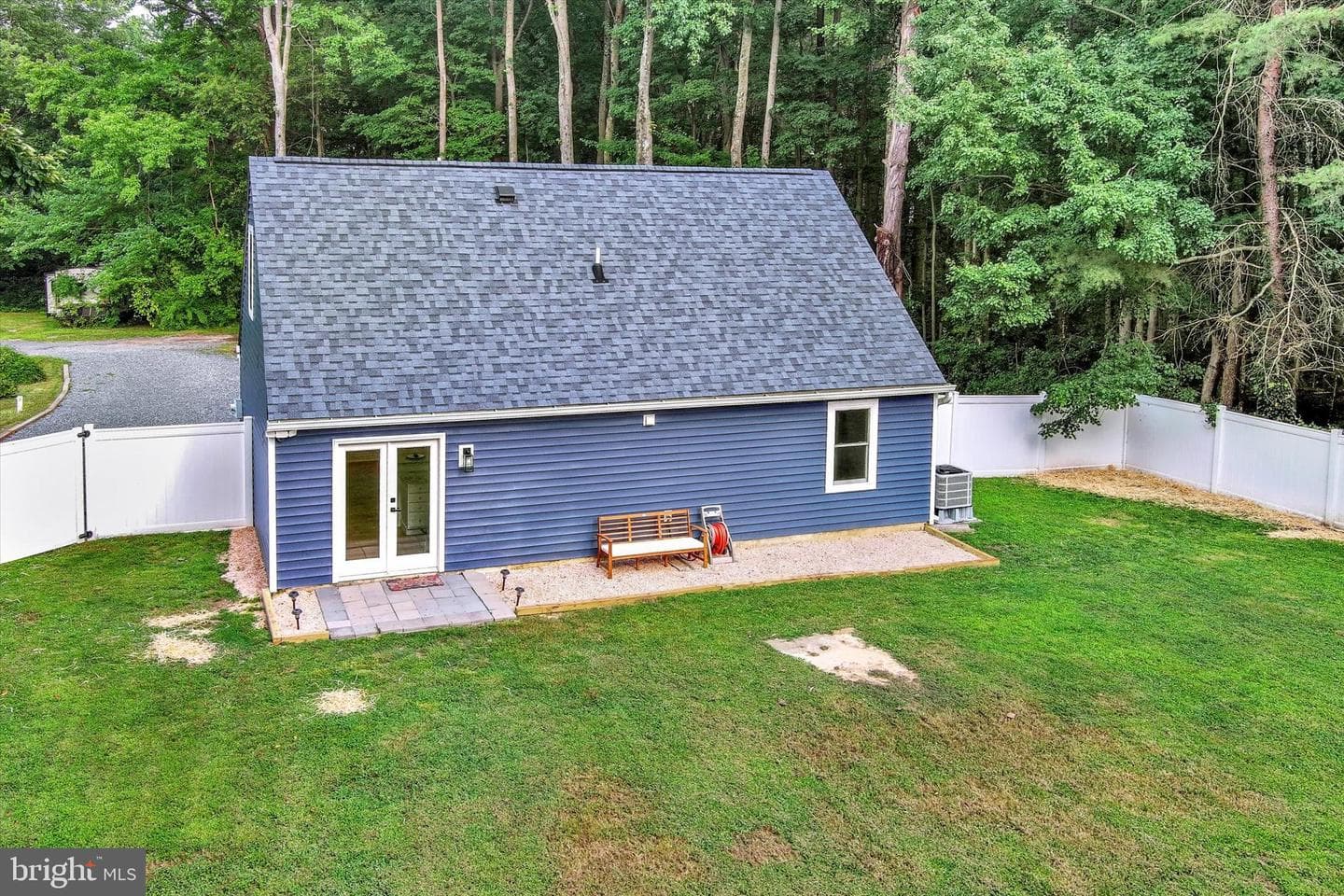 102 Maple Road photo 39