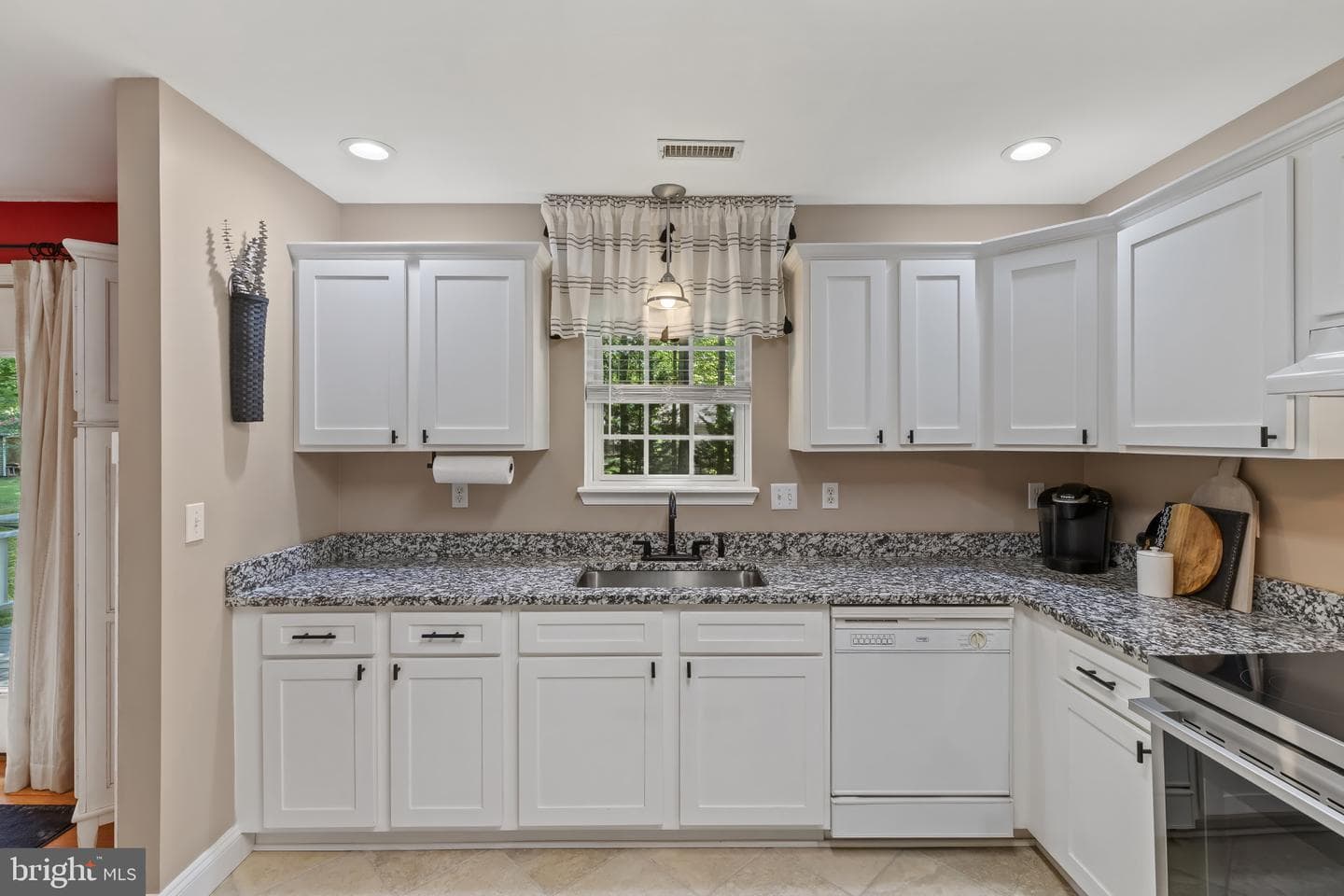 608 Cloverfields Drive photo 12