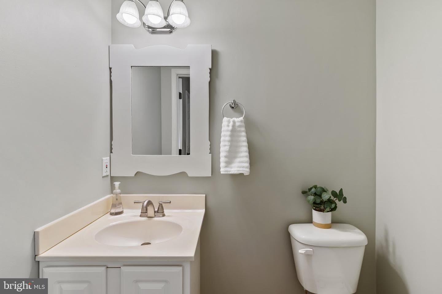608 Cloverfields Drive photo 15