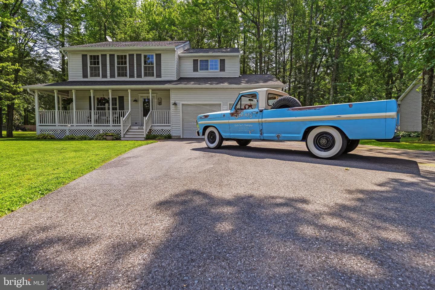 608 Cloverfields Drive photo 2