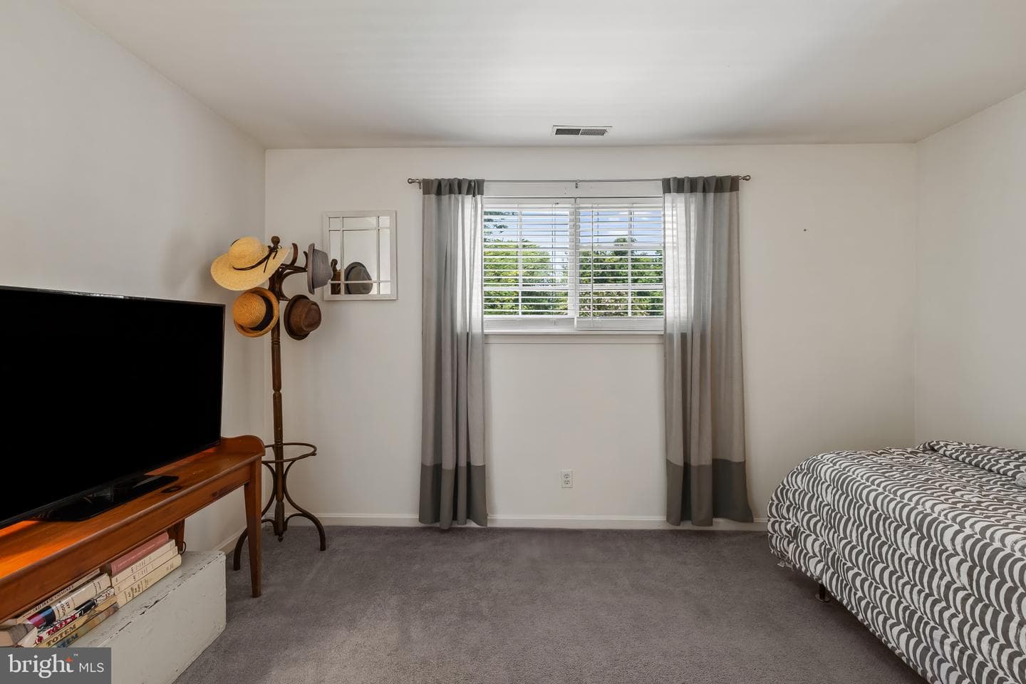 608 Cloverfields Drive photo 23