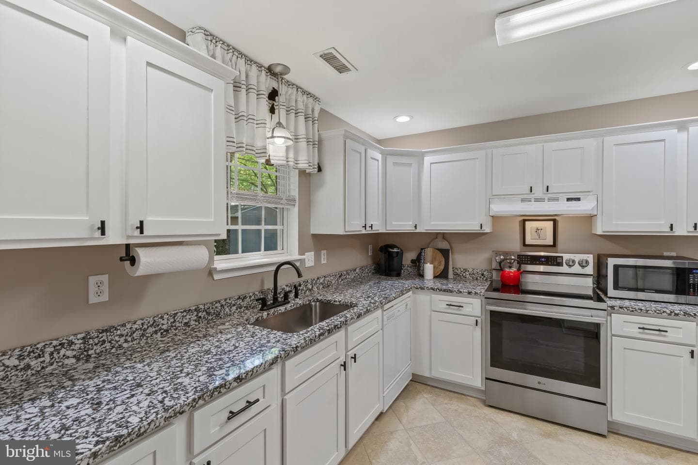 608 Cloverfields Drive photo 7