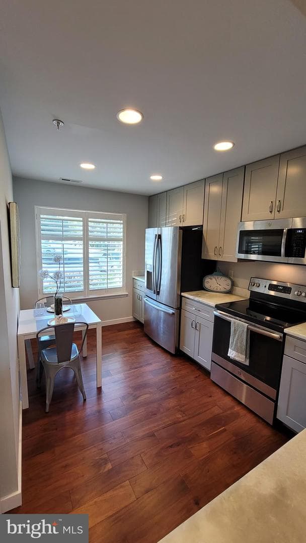 47 Queen Anne Way photo 13