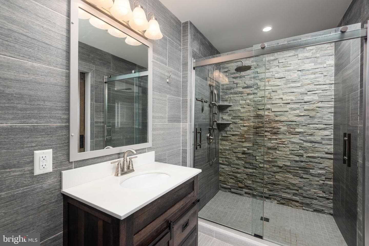 47 Queen Anne Way photo 22