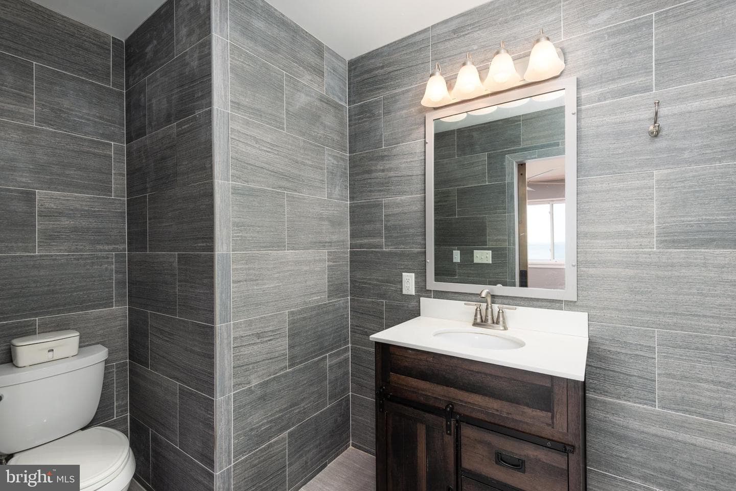 47 Queen Anne Way photo 27