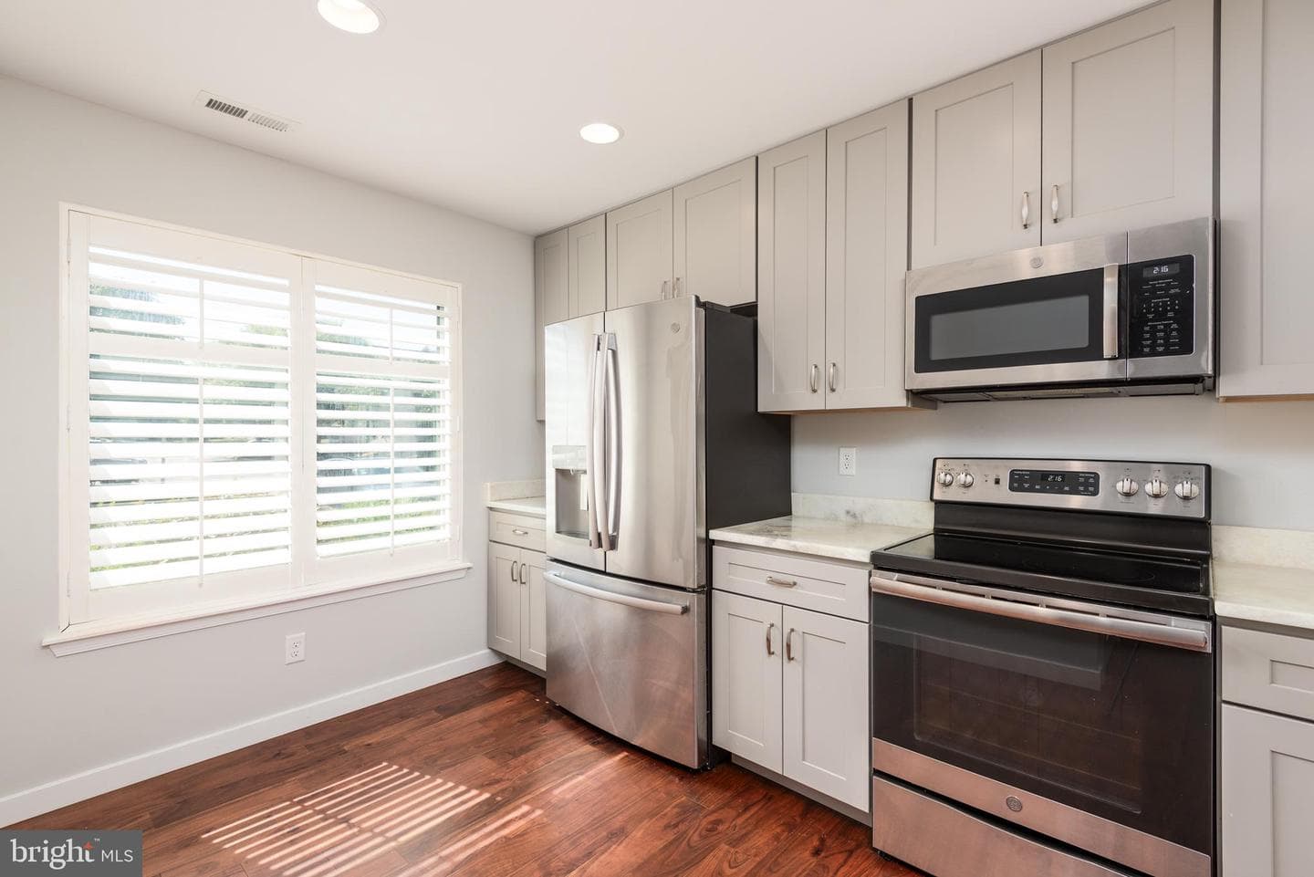 47 Queen Anne Way photo 30