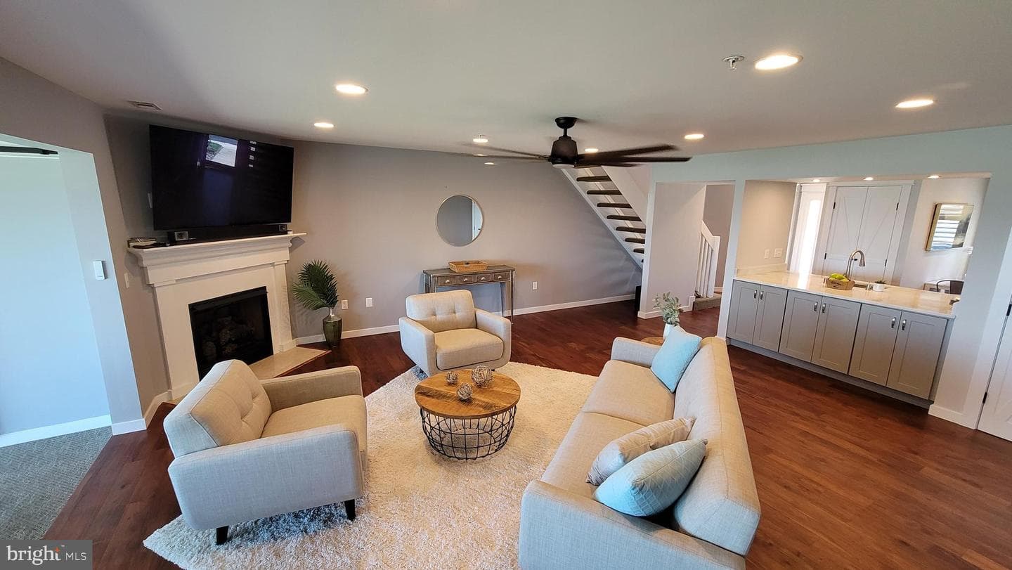 47 Queen Anne Way photo 6