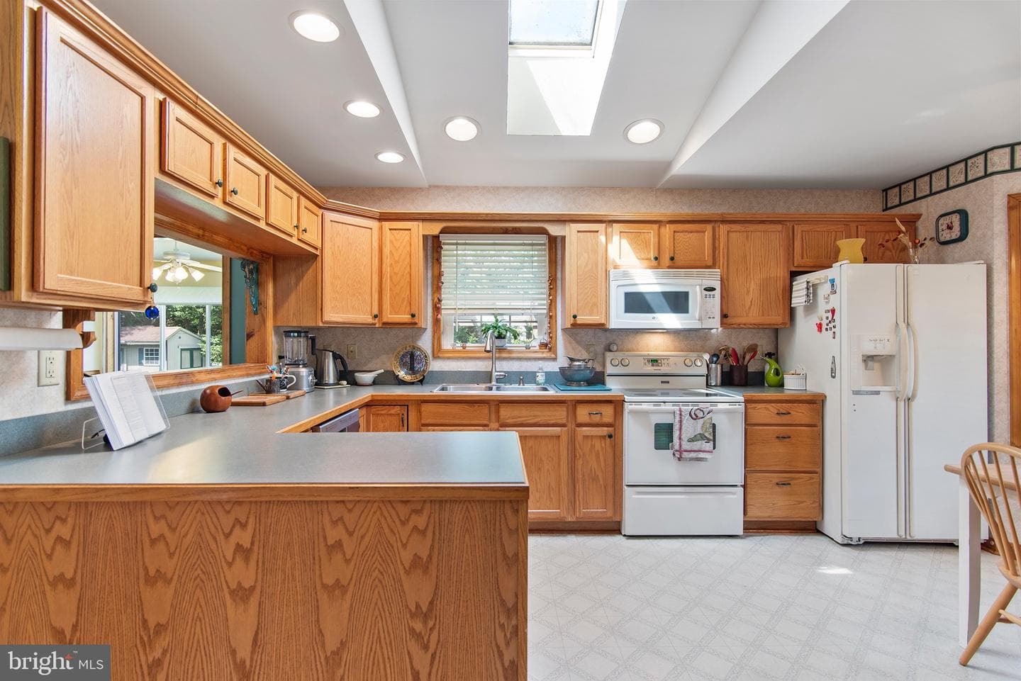 225 Duke Of Kent Street photo 10