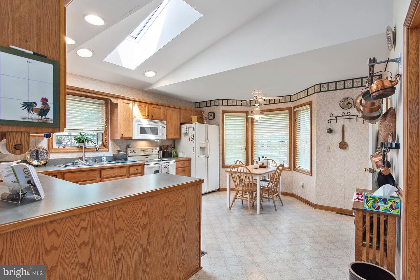 225 Duke Of Kent Street photo 11