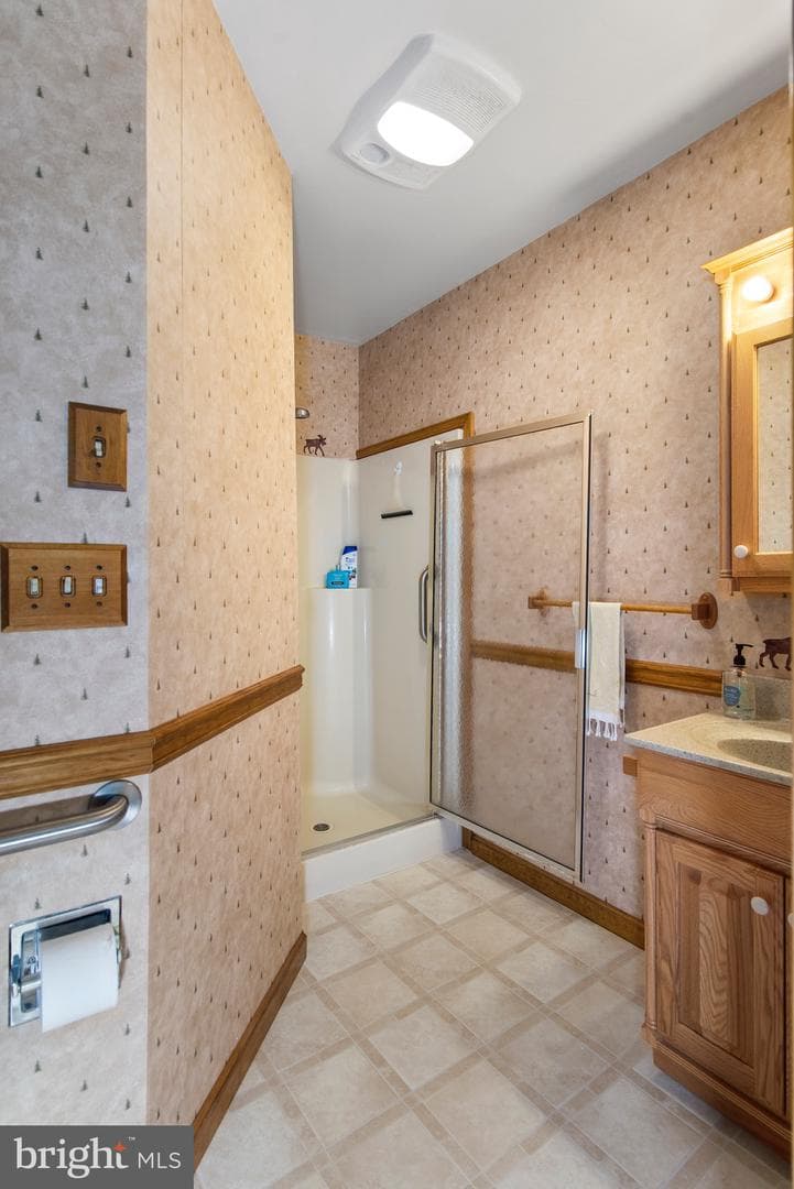 225 Duke Of Kent Street photo 16
