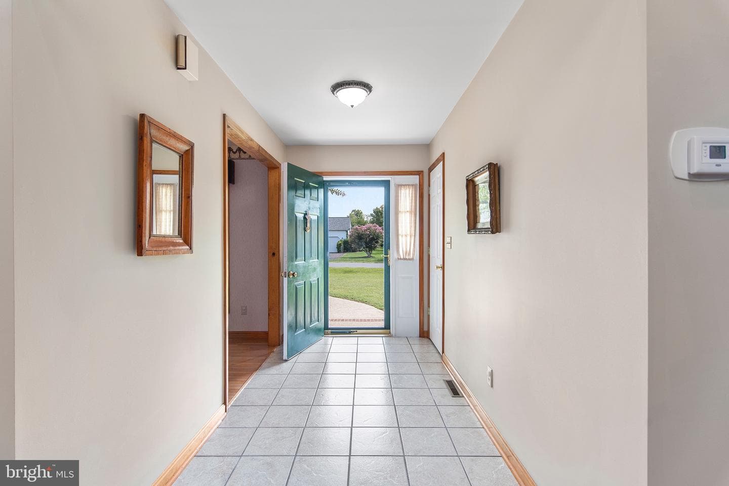 225 Duke Of Kent Street photo 2