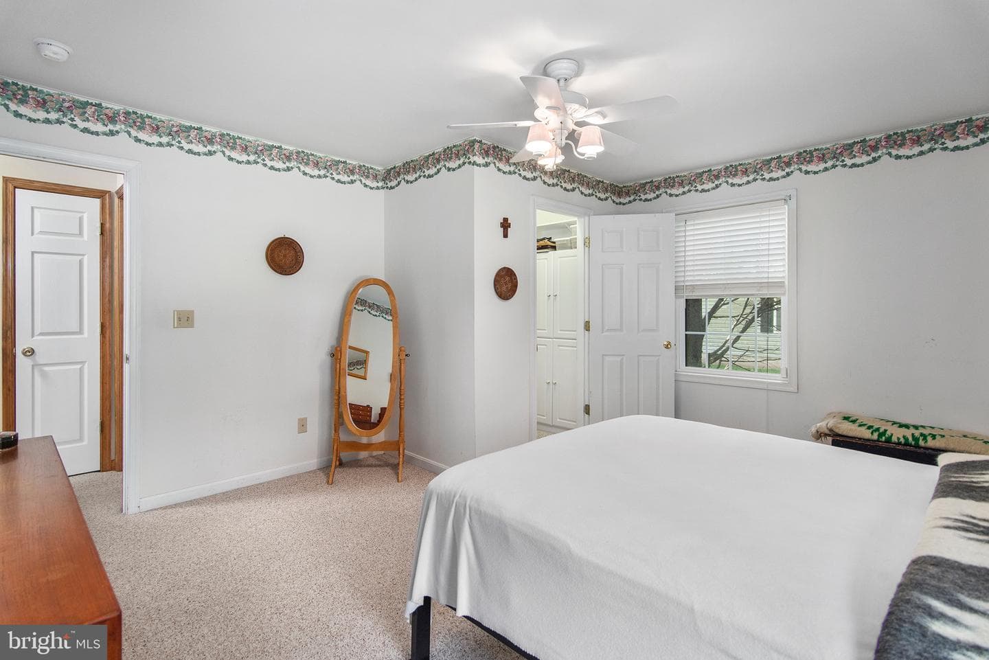 225 Duke Of Kent Street photo 21