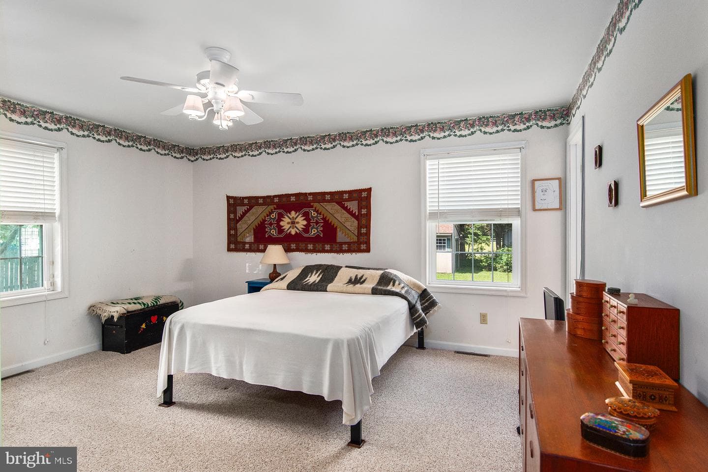 225 Duke Of Kent Street photo 23