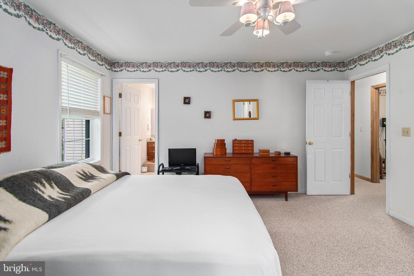 225 Duke Of Kent Street photo 24