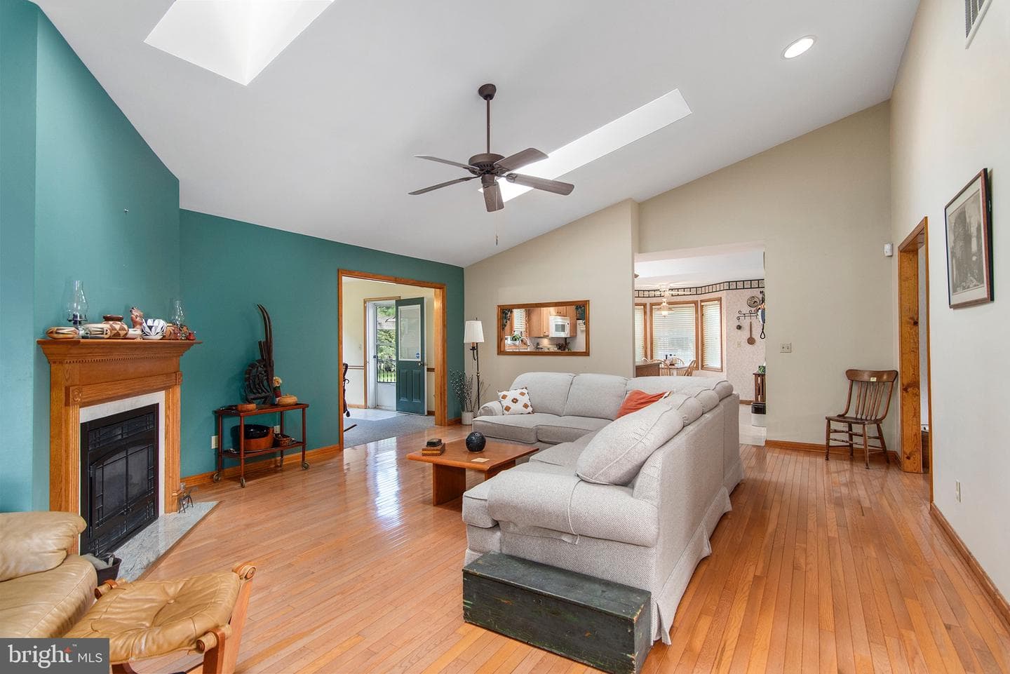 225 Duke Of Kent Street photo 3