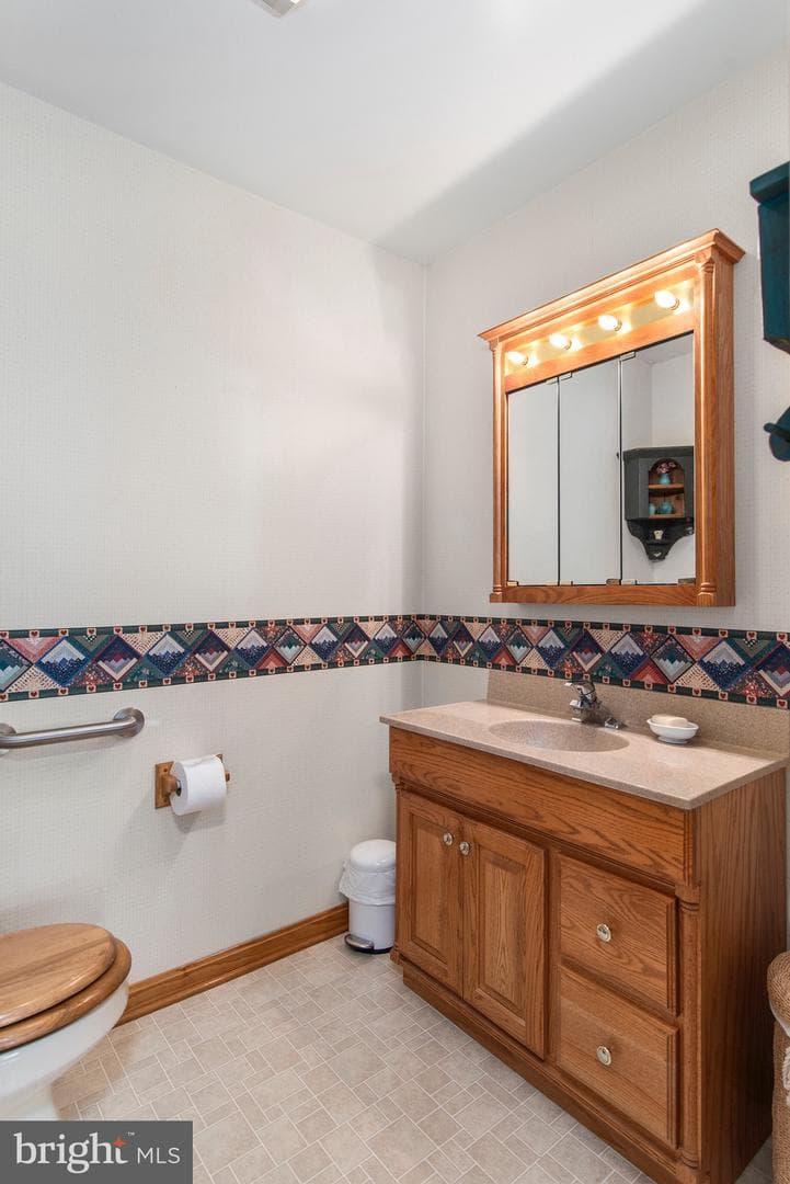 225 Duke Of Kent Street photo 30