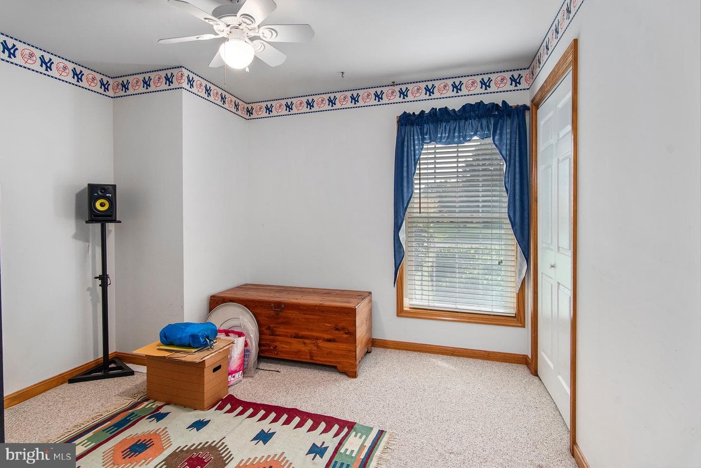 225 Duke Of Kent Street photo 31