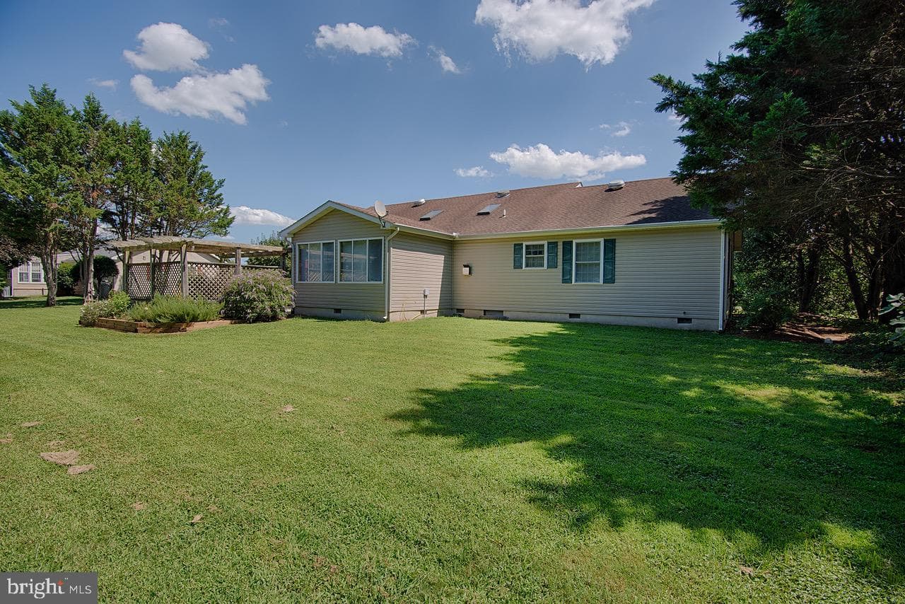 225 Duke Of Kent Street photo 33