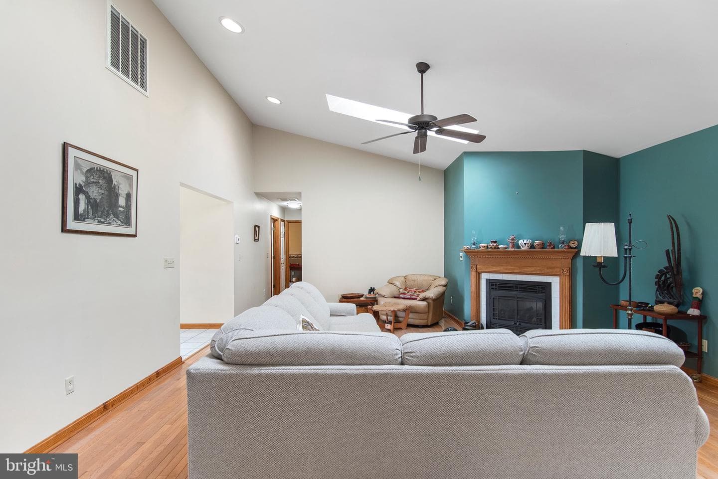 225 Duke Of Kent Street photo 5