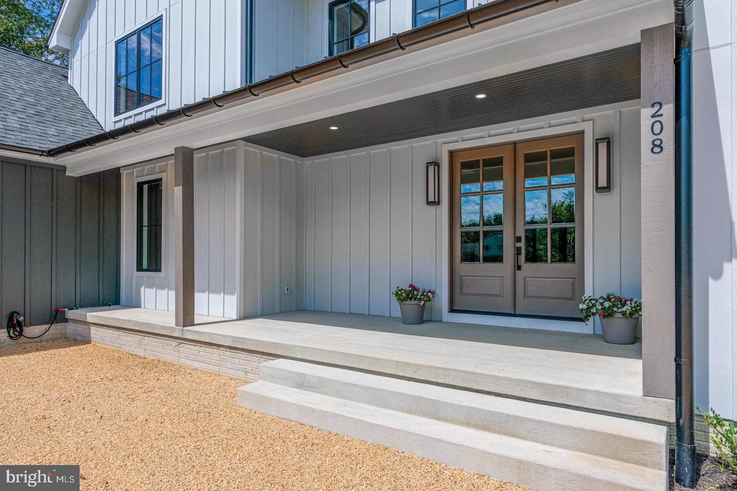 208 Tower Drive photo 2