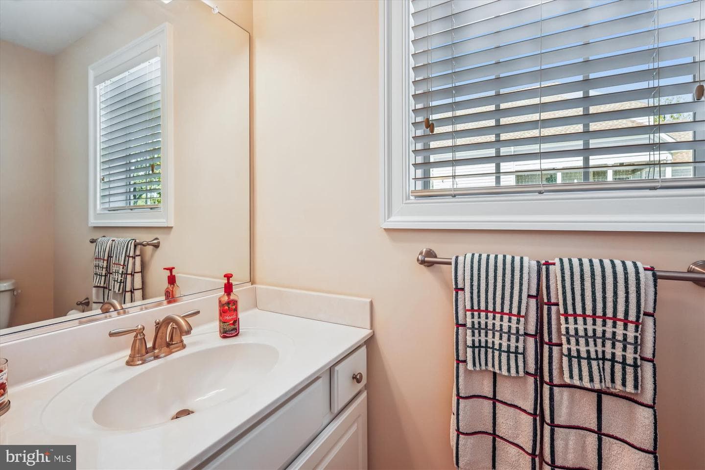 635 Dominion Road photo 40