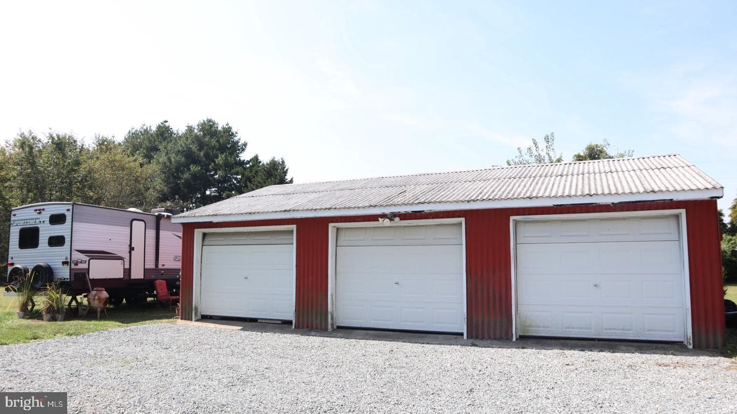 2010 McGinnes Road photo 5
