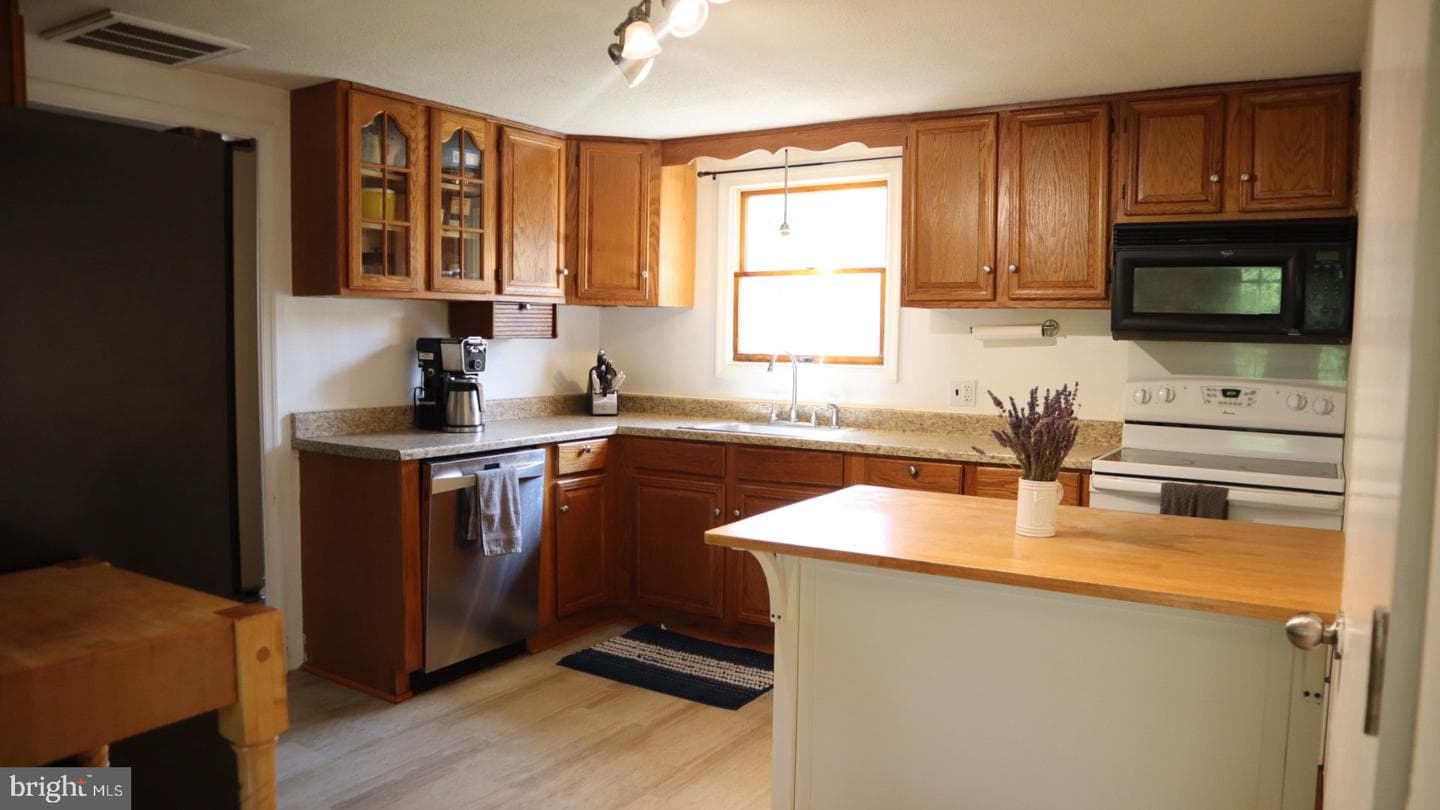 2010 McGinnes Road photo 9