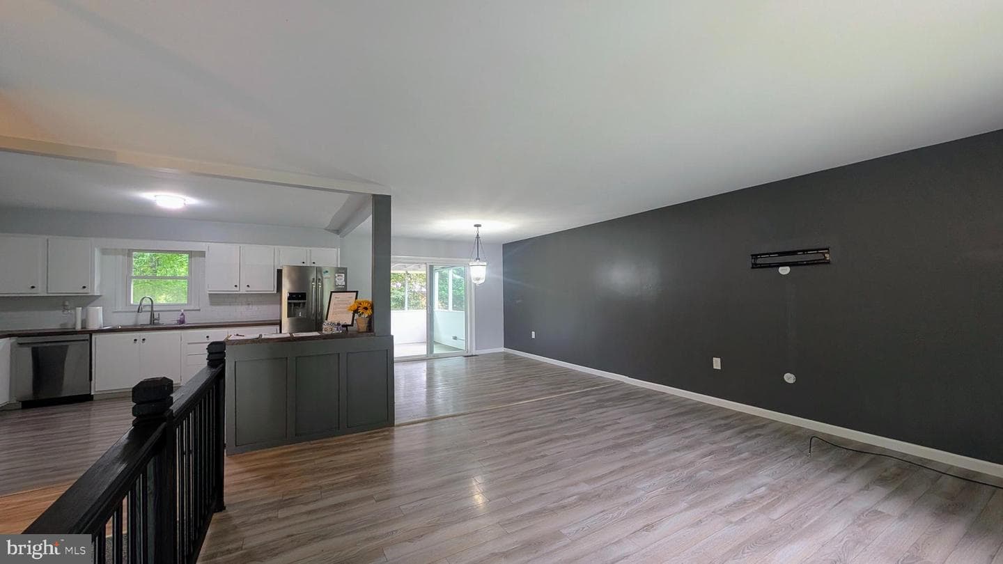 922 Petinot Place photo 4