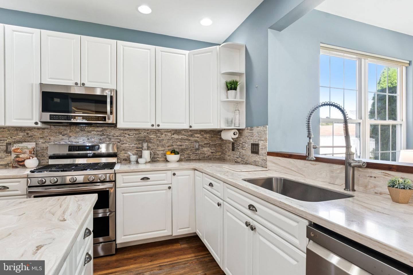 480 Web Foot Lane photo 5