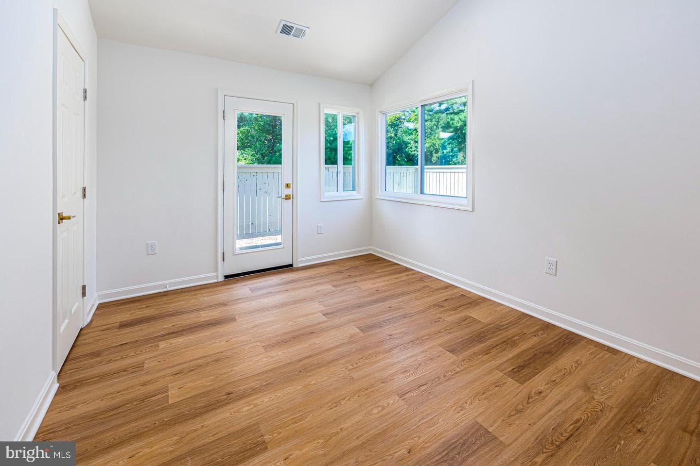 102 Golf Court photo 29